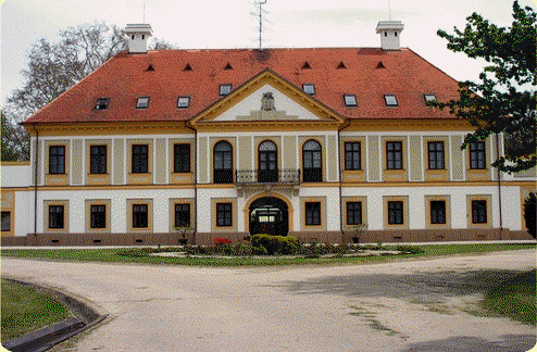 Aussenansicht von Új - Ebergényi Schlosshotel in Vasszecseny / Ungarn